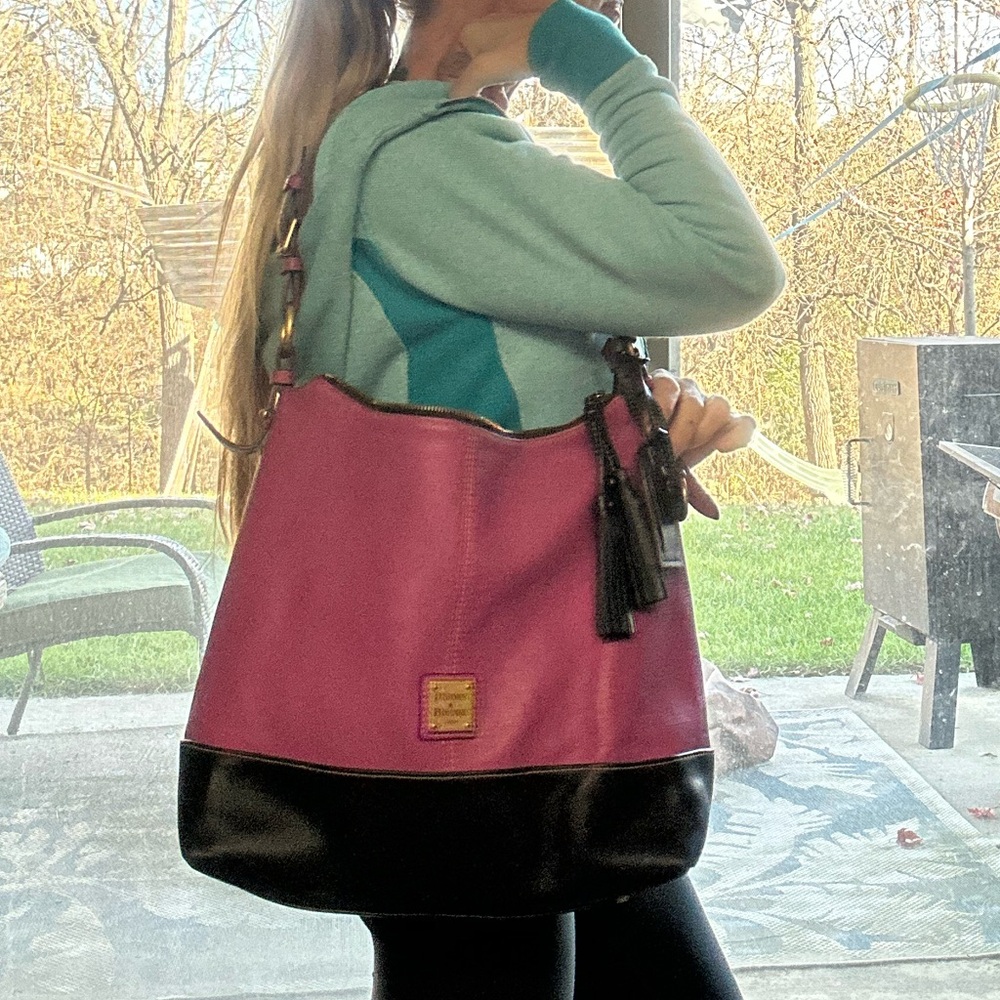 Orchid Dooney & Bourke “Sophie” hobo bag in pebble leather. - Picture 11 of 13